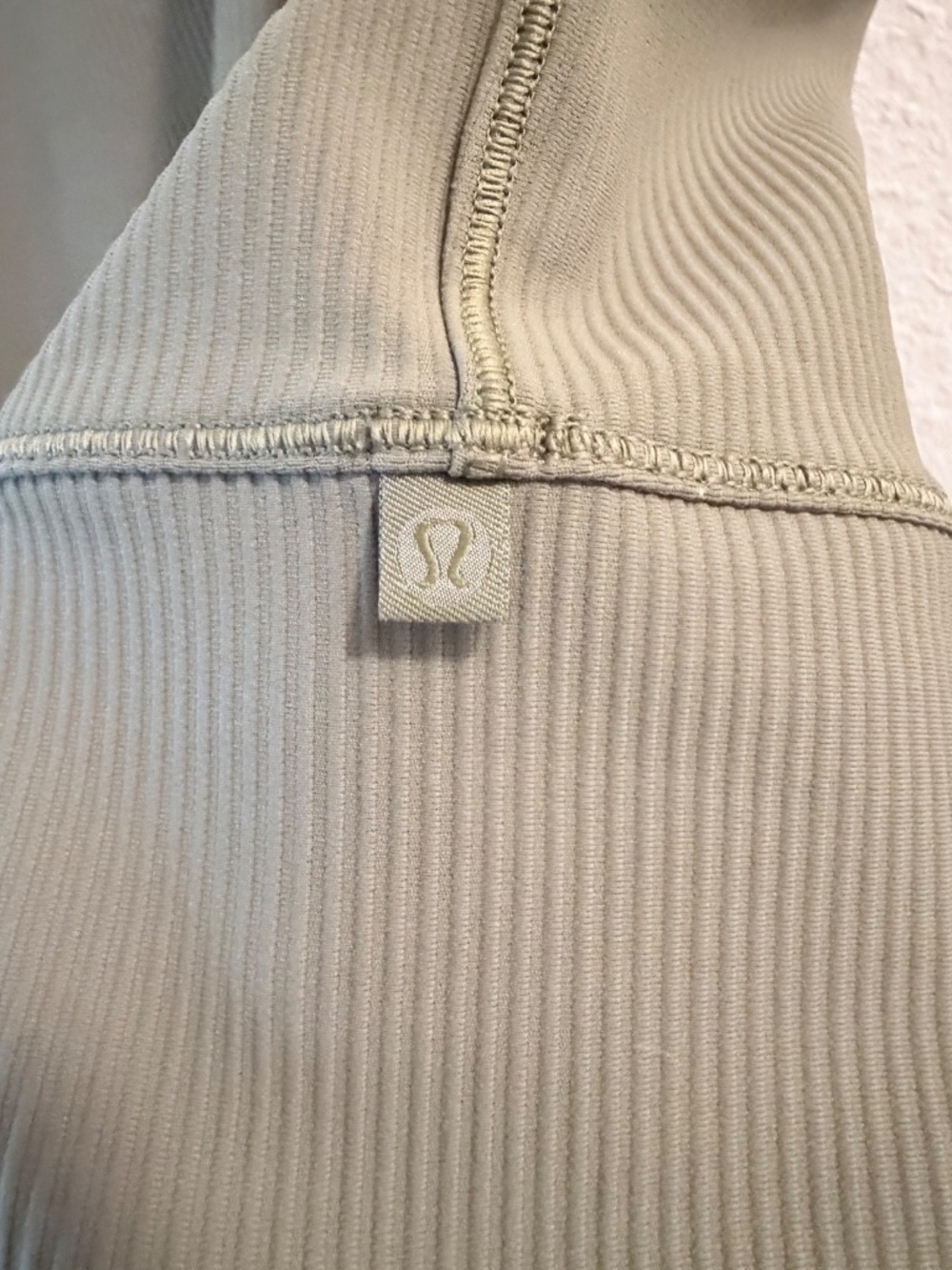 🍋 Lululemon Power Pivot Ribbed Tank Top Bronze Green Cropped - Picture 5 of 6